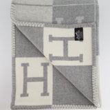 Hermès Avalon III Throw Blanket in Écru / Gris Clair RRP £1,540