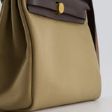 Hermès Herbag 31 Zip Bag Verso in Beige Marfa Toile Officier Canvas, Ebene Vache Hunter Leather and Cactus Interior with Gold Hardware